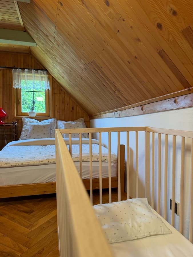 Dětská postýlka ve druhé ložnici
